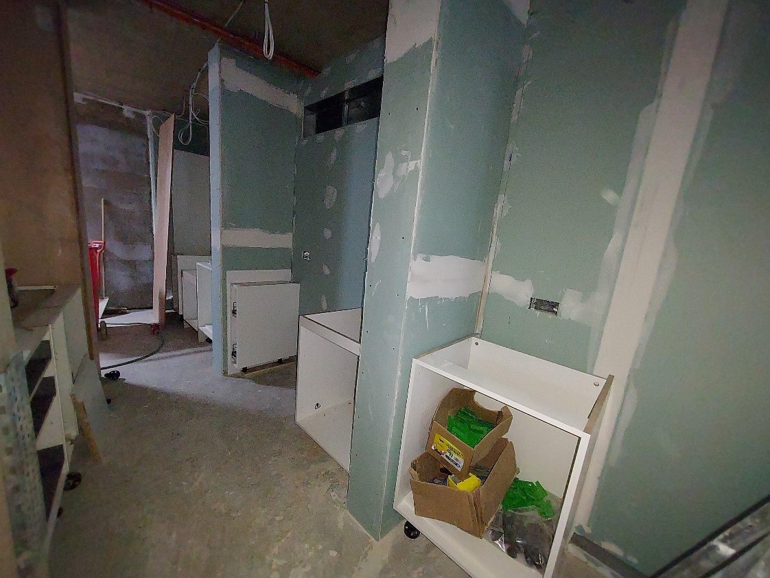 kitchen install.jpg